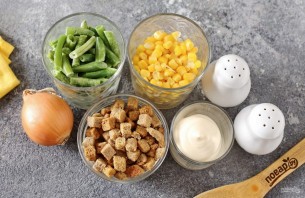 Салат из стручковой фасоли и кукурузы