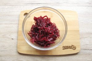 Салат из свеклы с яблоком и орехами