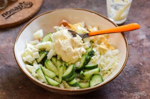 Салат с копченой курицей и огурцом