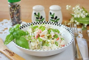 Салат с курицей и маринованными огурцами