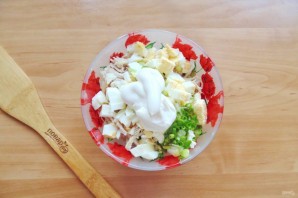 Салат с курицей и маринованными огурцами