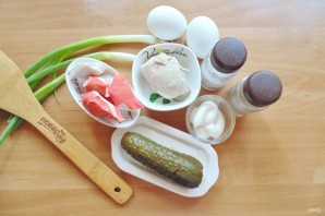 Салат с курицей и маринованными огурцами