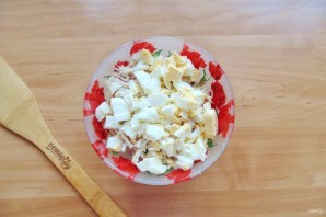 Салат с курицей и маринованными огурцами