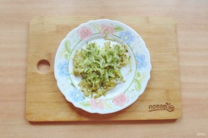 Салат с куриной печенью и маринованными огурцами