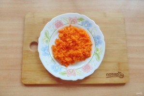 Салат с куриной печенью и маринованными огурцами
