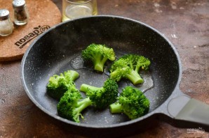 Салат с печенью и брокколи Салат с печенью и брокколи