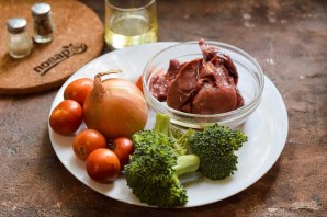 Салат с печенью и брокколи Салат с печенью и брокколи