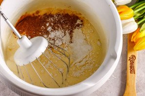 Шоколадная шарлотка с вишней