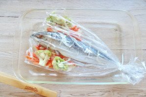 Скумбрия с брокколи в духовке