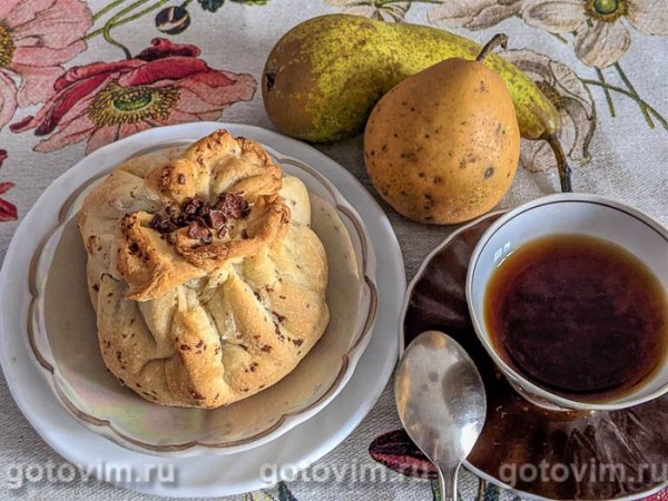 Слойки с шоколадом и грушами