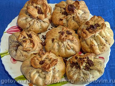 Слойки с шоколадом и грушами