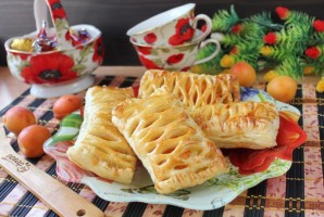 Слойки с творогом и абрикосами