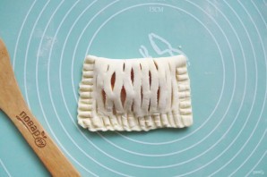 Слойки с творогом и абрикосами