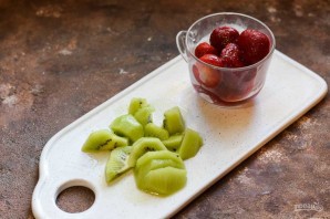 Смузи из киви и клубники Смузи из киви и клубники