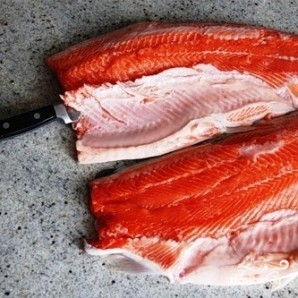 Соленая красная рыба