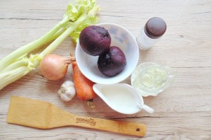 Суп-пюре из свеклы и сельдерея