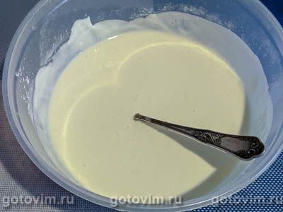 Торт из орехового безе с желе из творога и персиков