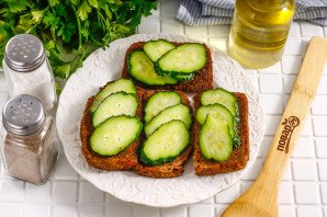 Тосты с селедкой