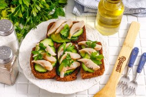 Тосты с селедкой