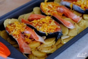 Запеченная форель под чесночным соусом Запеченная форель под чесночным соусом