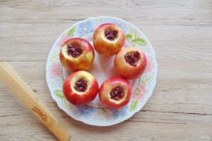 Запеченные яблоки с медом в мультиварке