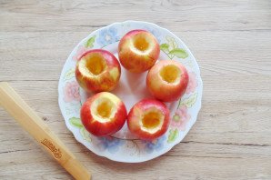 Запеченные яблоки с медом в мультиварке