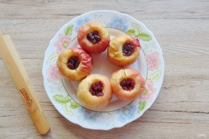 Запеченные яблоки с медом в мультиварке