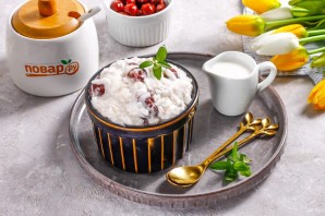 Английский рисовый пудинг с вишней