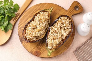 Баклажаны фаршированные луком и сыром в духовке