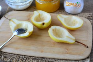 Груша запеченная с рикоттой в духовке