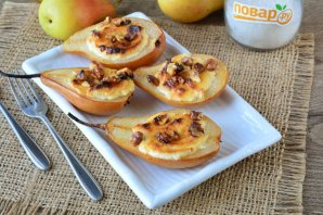 Груша запеченная с рикоттой в духовке