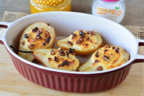 Груша запеченная с рикоттой в духовке