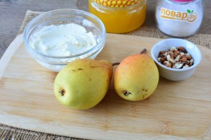 Груша запеченная с рикоттой в духовке