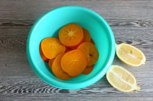 Хурма в сушилке