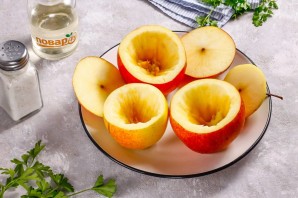 Яблоки фаршированные печенью