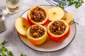 Яблоки фаршированные печенью