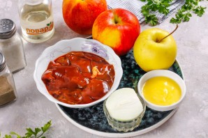 Яблоки фаршированные печенью