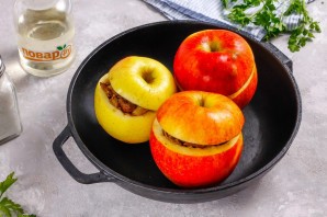 Яблоки фаршированные печенью