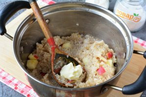 Ячневая каша с яблоками