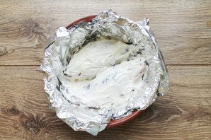 Караси в сметане в духовке в фольге