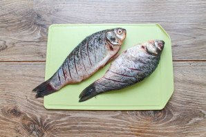 Караси в сметане в духовке в фольге