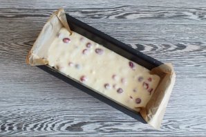 Кекс с клюквой на сметане