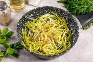 Кето-спагетти из кабачков