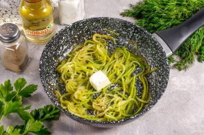 Кето-спагетти из кабачков