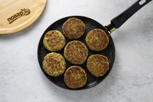 Котлеты из чечевицы и кабачка