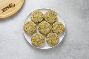 Котлеты из чечевицы и кабачка