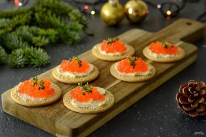 Крекеры с икрой