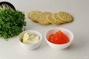 Крекеры с икрой