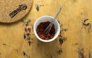 Крекеры с вялеными томатами и базиликом