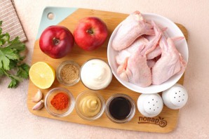 Крылышки с яблоками в духовке